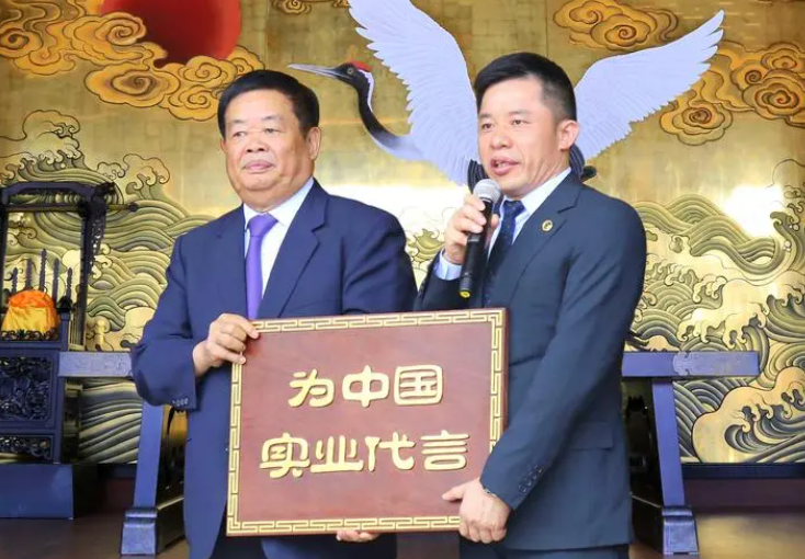 玻璃行业王者曹德旺（曹德旺坦言没有借助哥哥的任何资源）