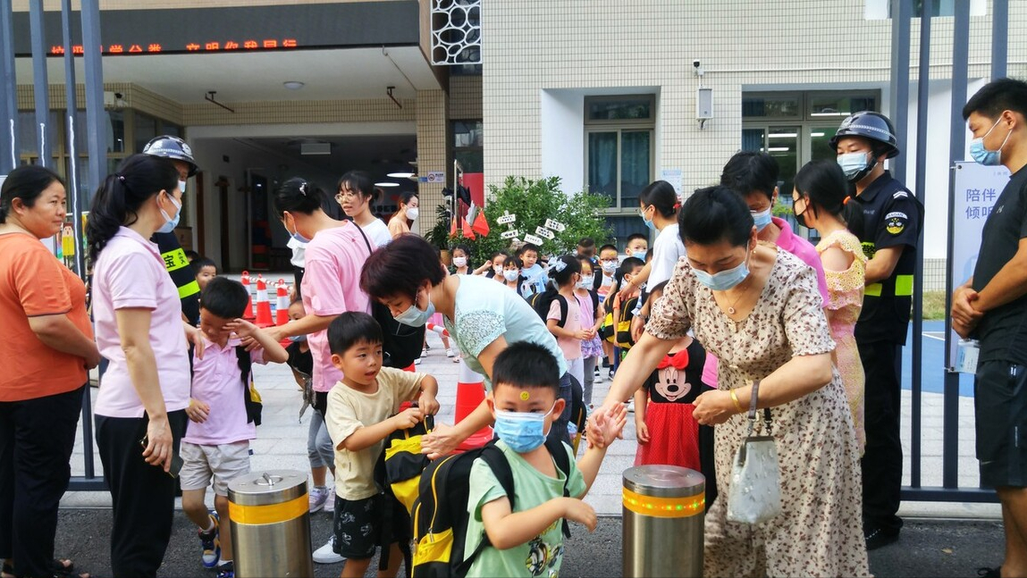 孩子入园，父母要摆正心态，做好3方面的准备，帮助孩子顺利入园