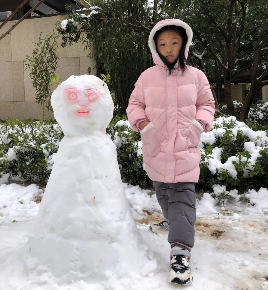 一场大雪一场欢，打雪仗、堆雪人，像小孩子一样激动兴奋