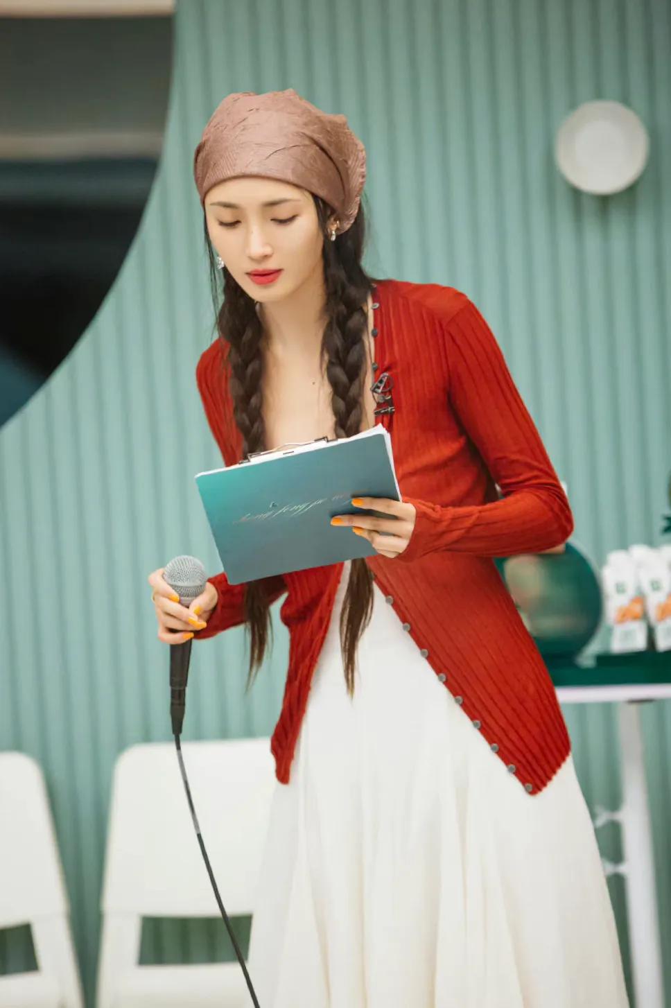 王紫璇近期穿搭