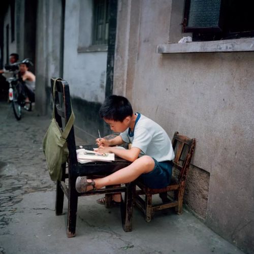 一组老照片带你走进80年代,80后小伙伴快来围观!这才是童年