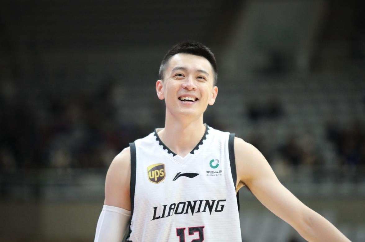 篮球杨鸣裆部(篮球儒帅杨鸣:白马少年到暴躁老哥,当主帅后却传出对