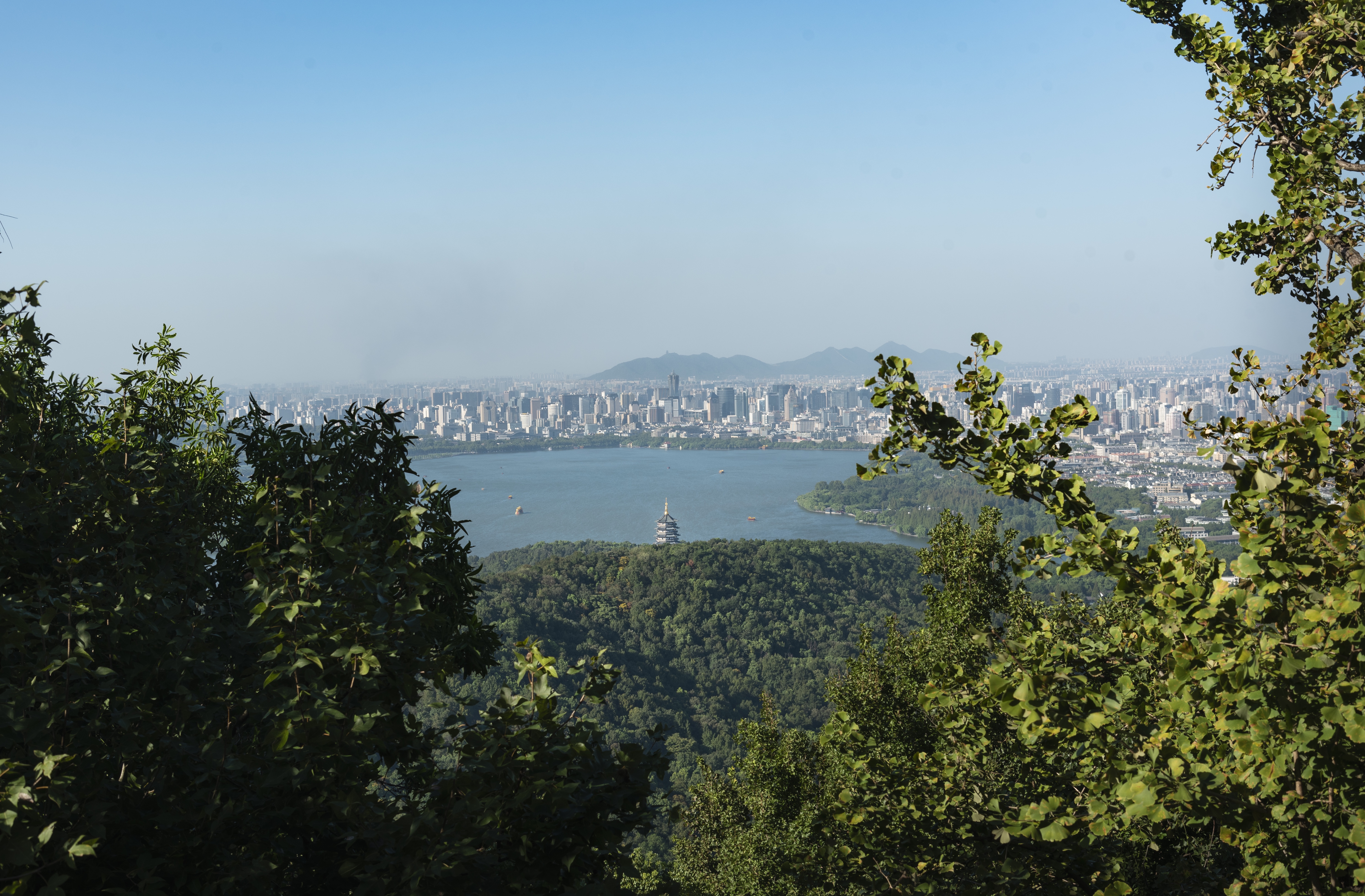 从旅游美学角度鉴赏旅游景点(杭州的心脏，西湖，中华审美典范是如何形成的)