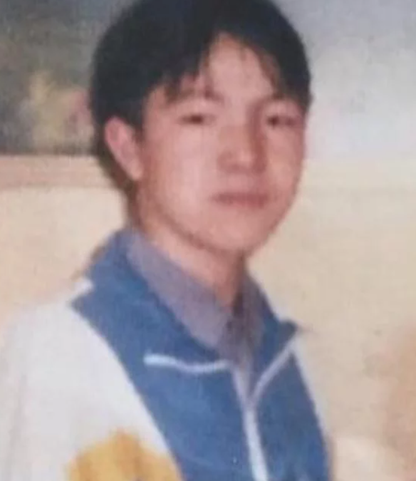 高考状元杨仁荣留下神秘短信后消失，母亲身患癌症，苦寻儿子9年