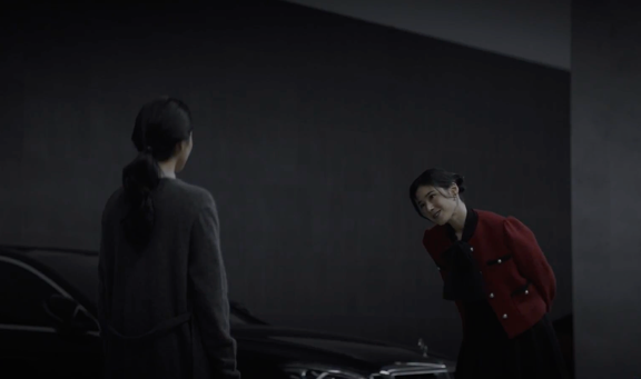 婚礼行头就花了上百万，韩剧《安娜》里裴秀智都怎么穿？