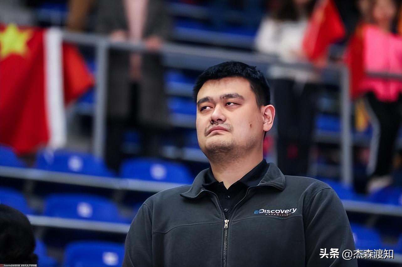為什么姚明能在nba混（姚明連任原因曝光！5年內幫CBA賺了13億，已開始著手歸化球員）