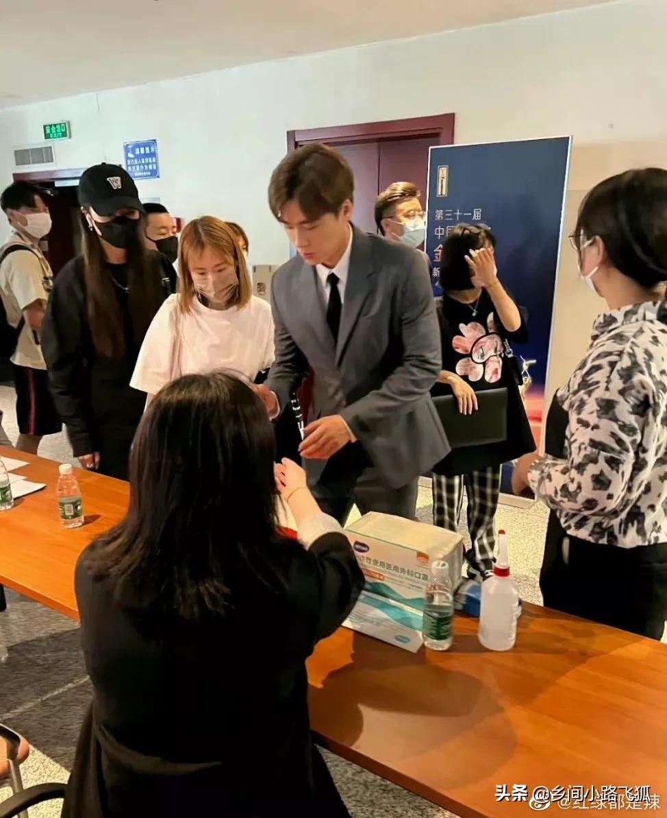 金鹰奖李易峰路透生图，魅力蓄势待发，金鹰之夜，不见不散