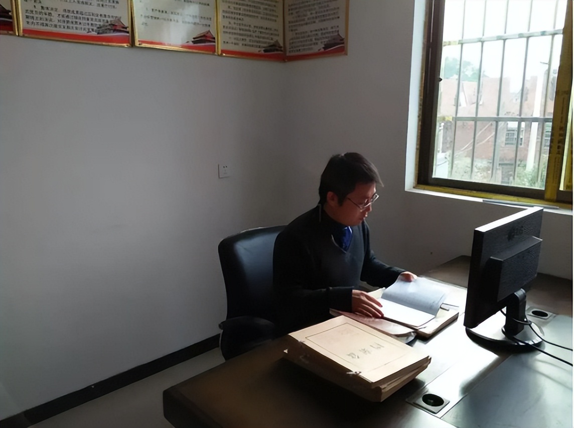 大学生迎“好消息”，基层就业有优惠，本科生每年最高补助1.2万