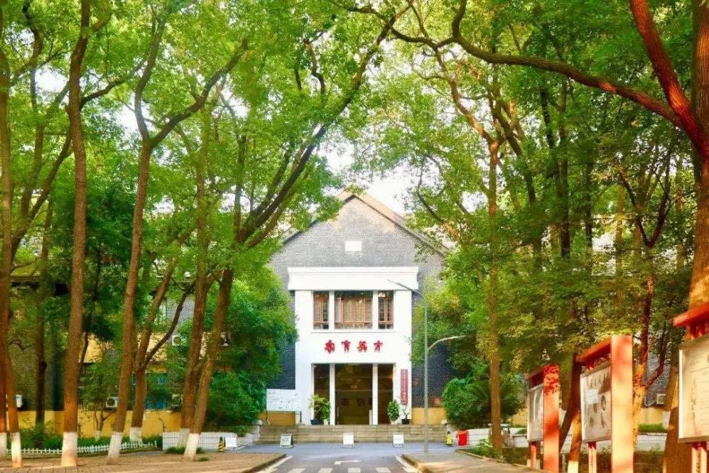 拥山水底蕴，聚巴渝灵气！盛夏七月，邂逅最美的重庆师范大学！