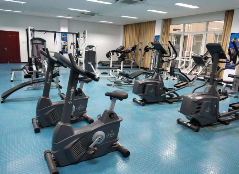 清华女大学生的“炫富照”走红：优秀的人，绝不会过低配的人生