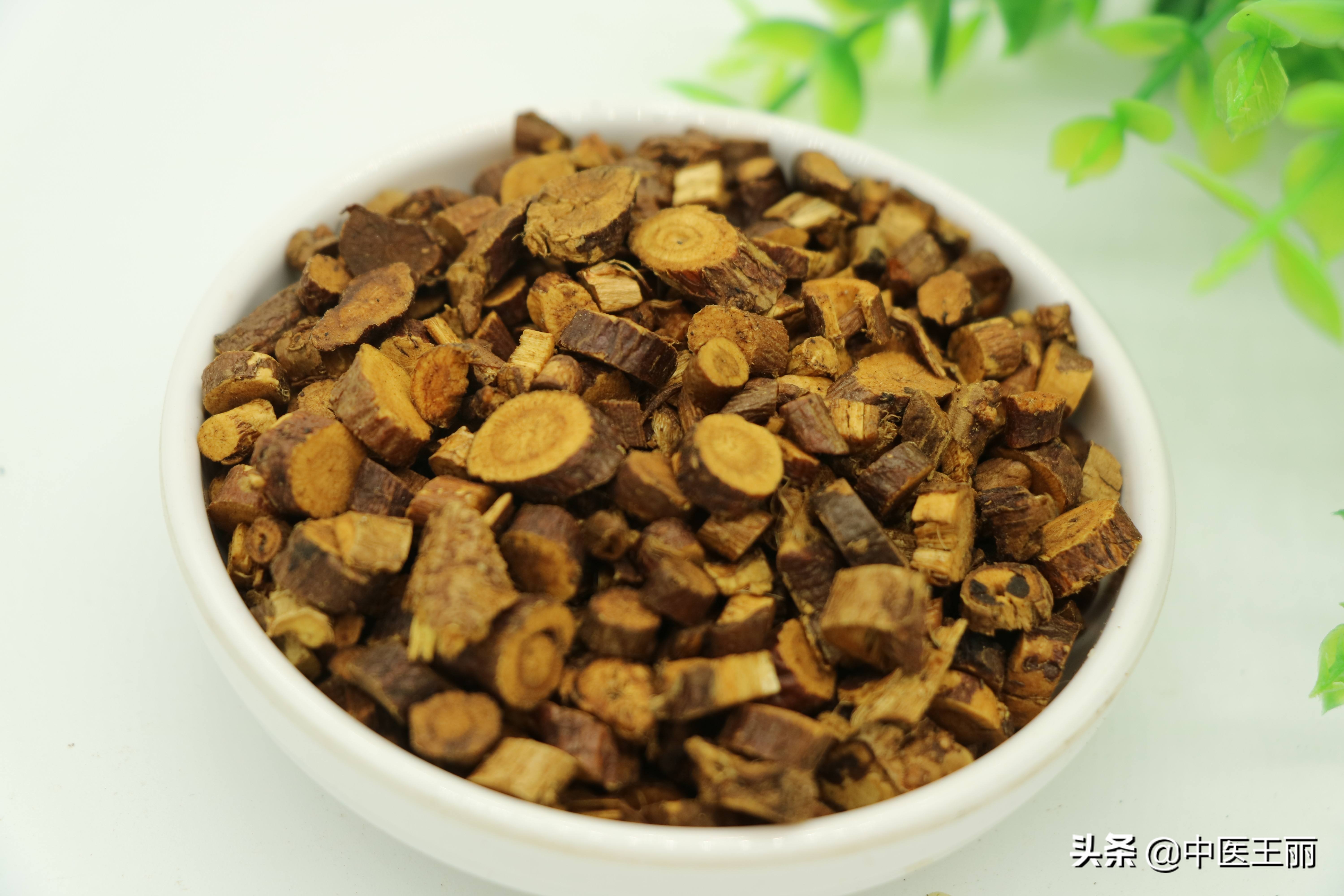 腿凉、膝盖凉？多是阳虚所致，送你二药小方，补脾、温阳、驱寒