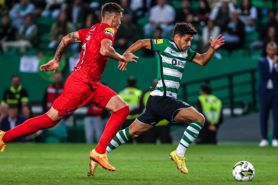 日本国脚破门 助攻,帮助欧冠球队获胜)