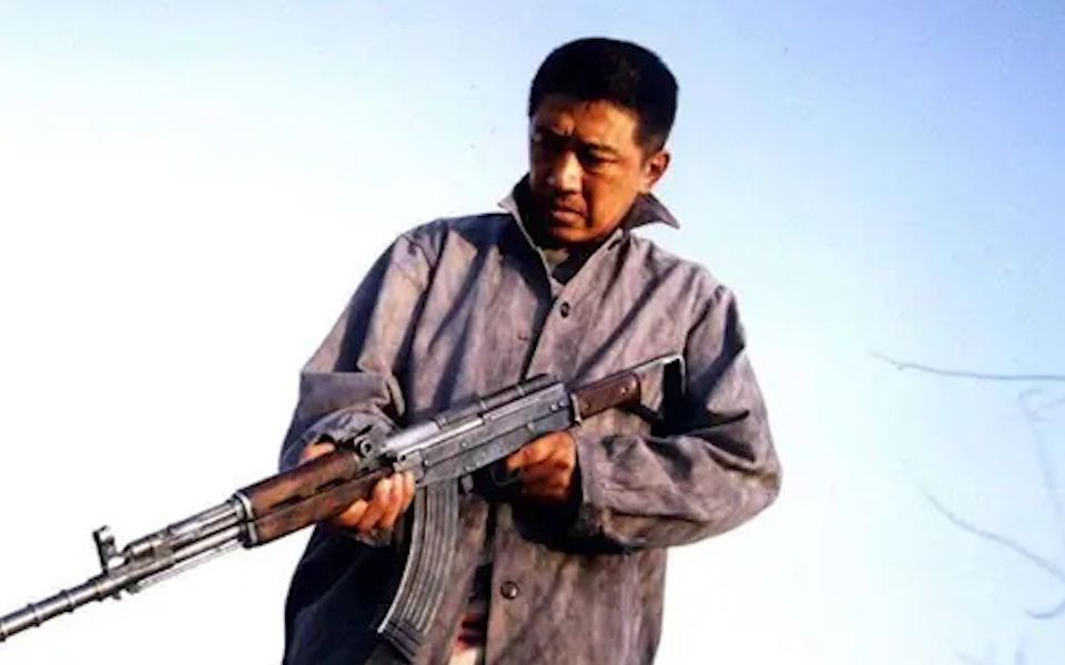 走上社会的白宝山经常干点偷鸡摸狗的勾当,后来还去抢劫,最终换来了15