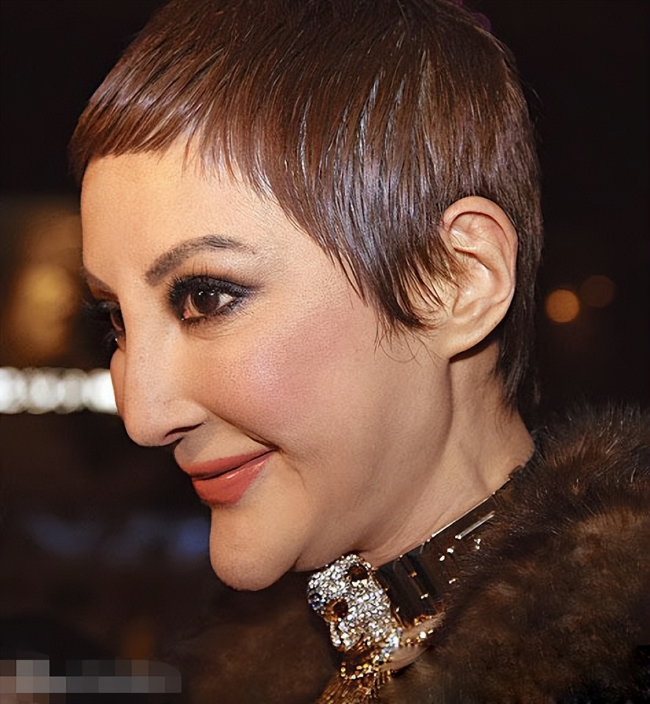 娄艺潇的发面馒头脸,萧亚轩的老鹰脸,内娱畸形审美何时是尽头