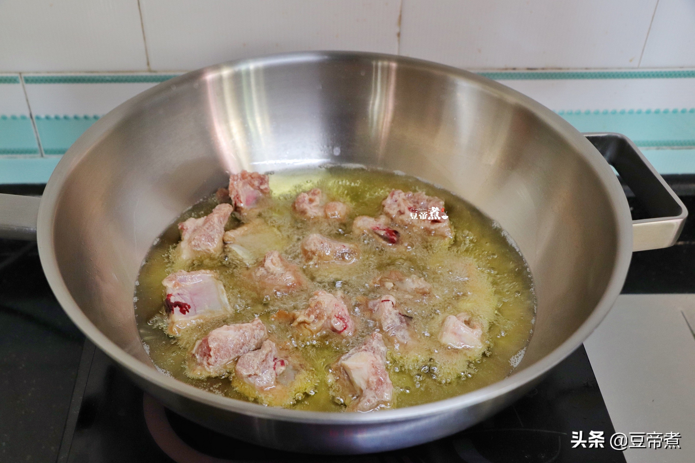 年菜的排骨还得这样做，带有淡淡的果香特别好吃，端上桌也高大上