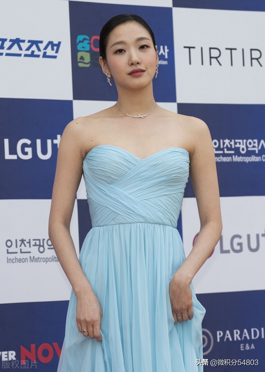 众韩女星出席第一届青龙电视剧红毯大赏