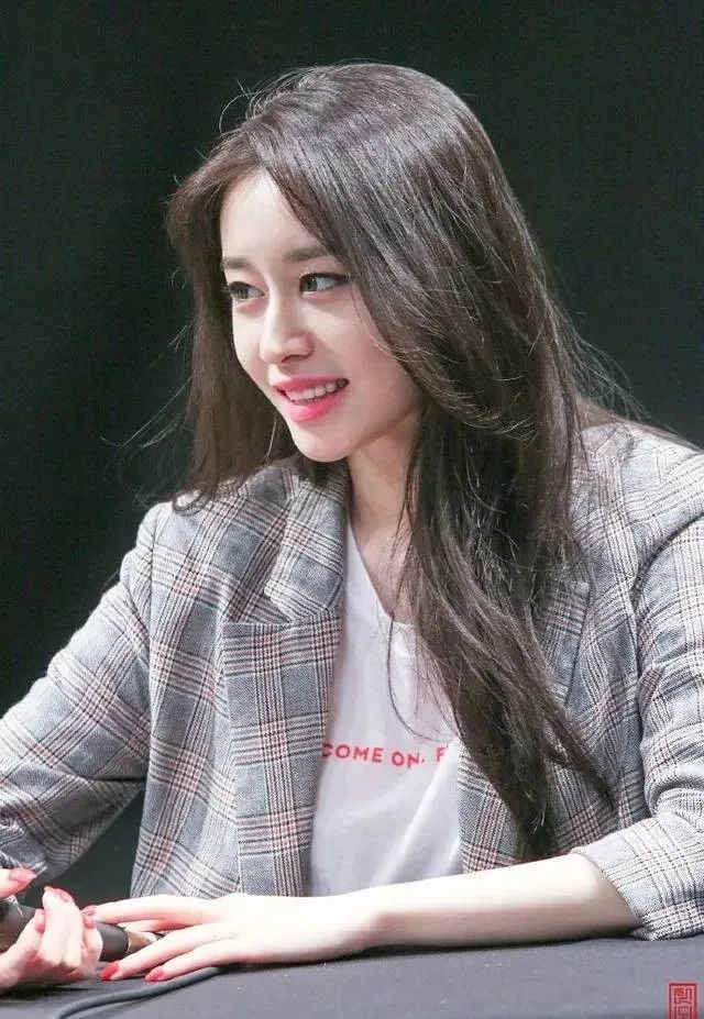 此外,还有19禁女团——stellar.队长佳英.业界良心朱敏希.