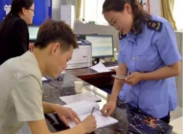 公务员将转为“聘任制”，薪资水平大幅度提高，同时也有坏消息