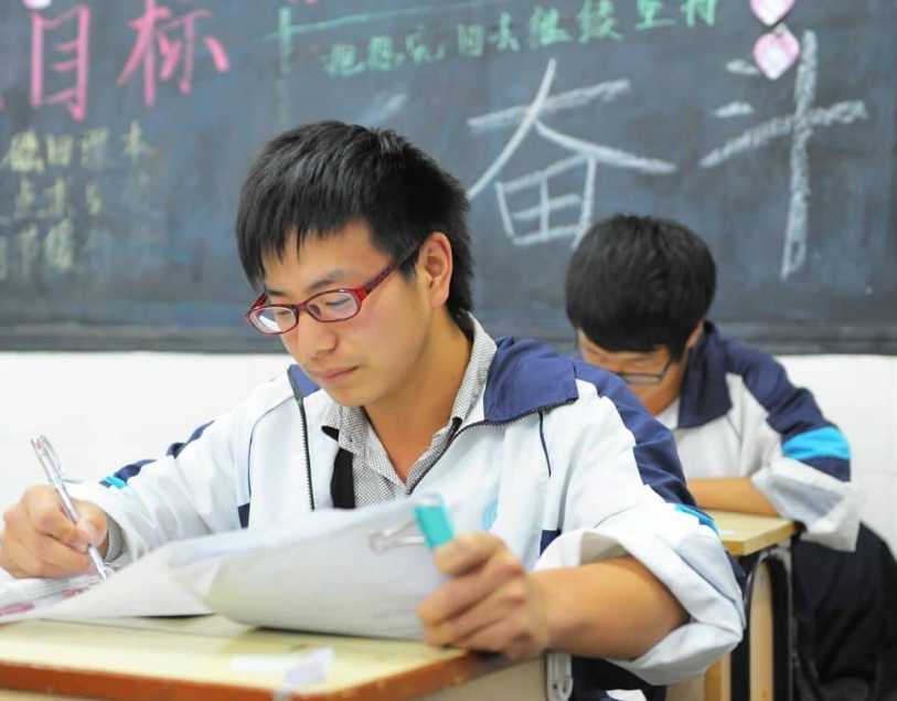 2022各省高考人数再创新高，河南考生突破百万，学生“内卷”严重