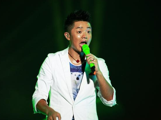 传奇歌手组合默契搭档23年,如今一个年入千万,一个负债累累?