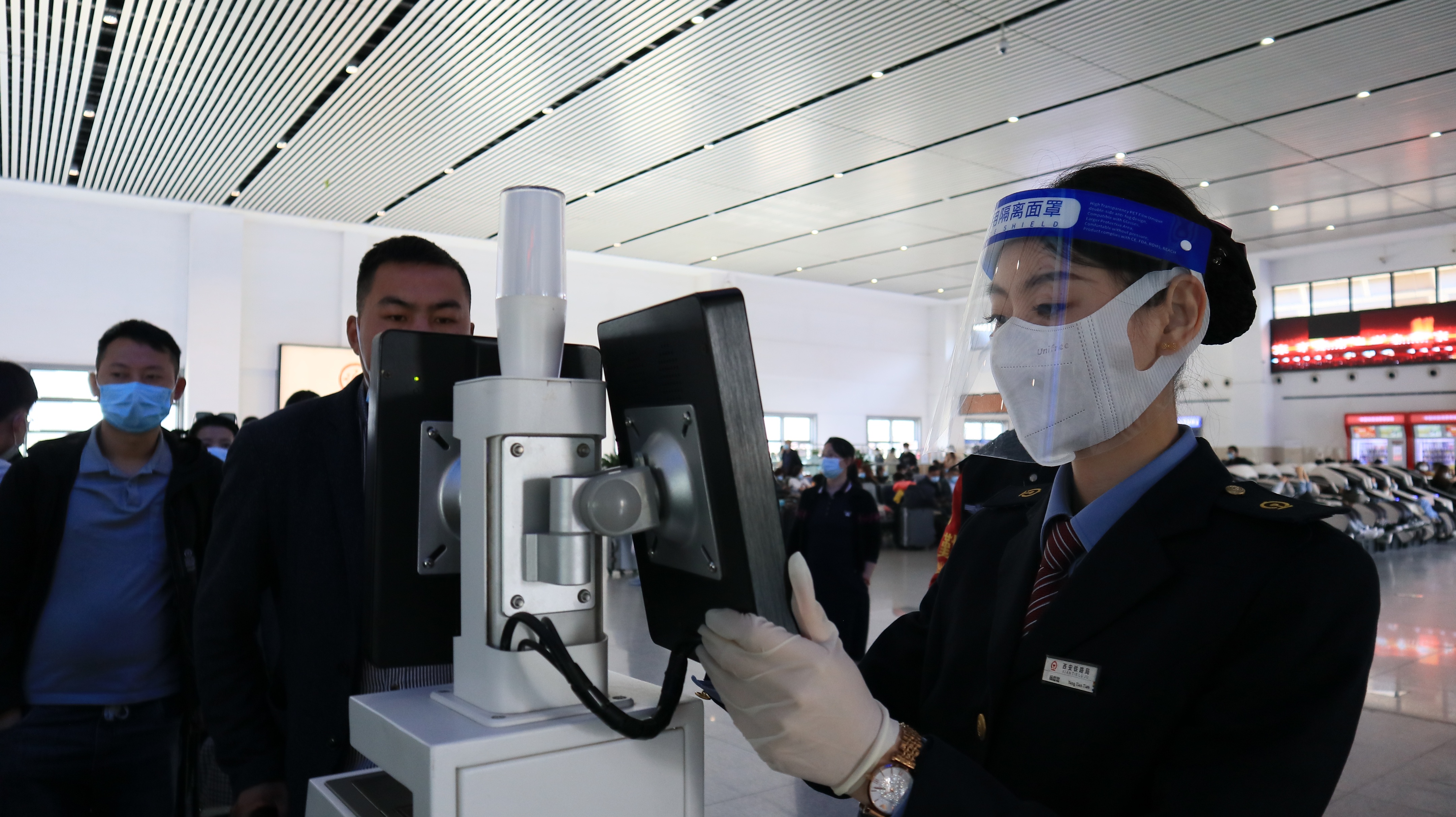 全国铁路8日开始实行新的列车运行图