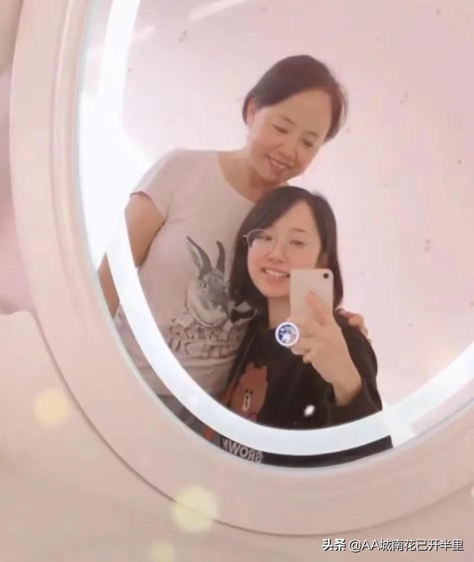 留学女孩月薪一萬五在北京做住家保姆，网友：父母就不该送她留学