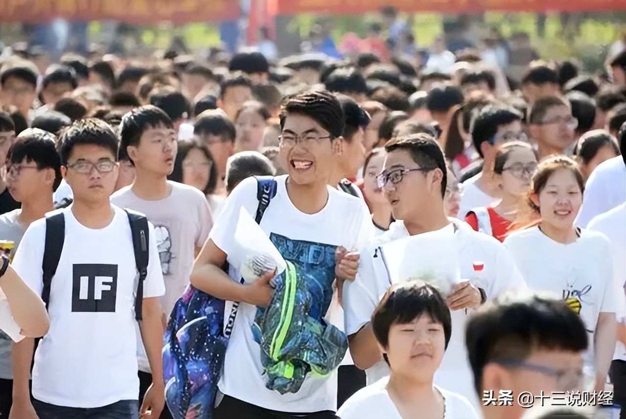高考人数连续4年破千万，考大学更难了吗？就业更不容易了吗？