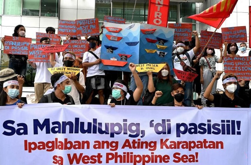 不到3天，布林肯就變臉，稱會出兵“保菲”，要中國接受南海仲裁