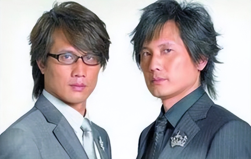 54岁的包小柏：娶圈外人妻子，女儿患癌离世，与哥哥抱头痛哭