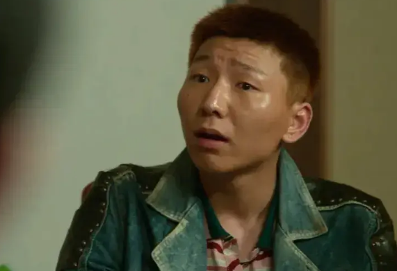 驴脸,龅牙,小眼睛,长得一言难尽却红透半边天,这5位男星凭啥