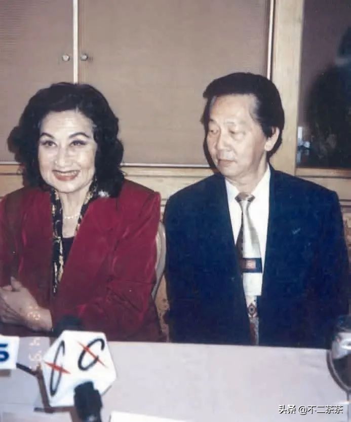 她是当时上海滩五大歌后之一，老年时感叹：婚姻几乎毁了我