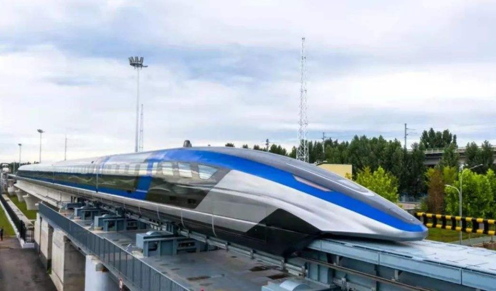 这是一种新型超高速列车,时速高达每小时620千米!速度堪比飞机