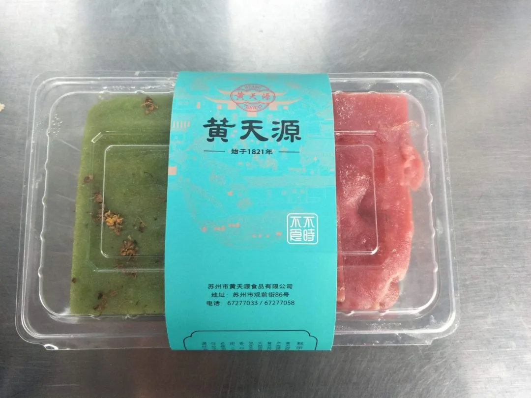 南京回味鸭血粉丝汤：百年老字号，是江苏省著名的汉族特色小吃。它以鸭血、鸭肠、鸭肝等为主料，粉丝为辅制成。汤汁鲜美，口感丰富，深受人们喜爱。