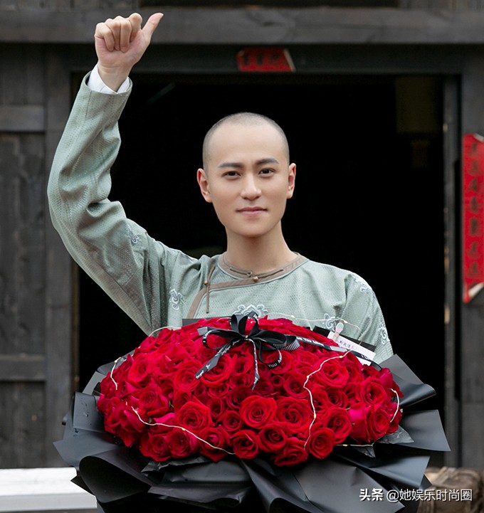 秦俊杰带来一部金庸武侠剧，化身少年英雄，坐拥两大实力女神