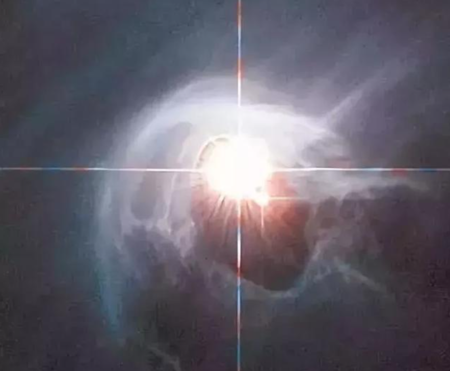 高达5光年的“柱子”，哈勃望远镜发现其在崩塌，因为有“蛀虫”