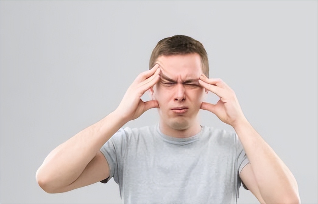 睡到凌晨，嘴巴容易发干是怎么了？是因为体内缺水？有这4种原因