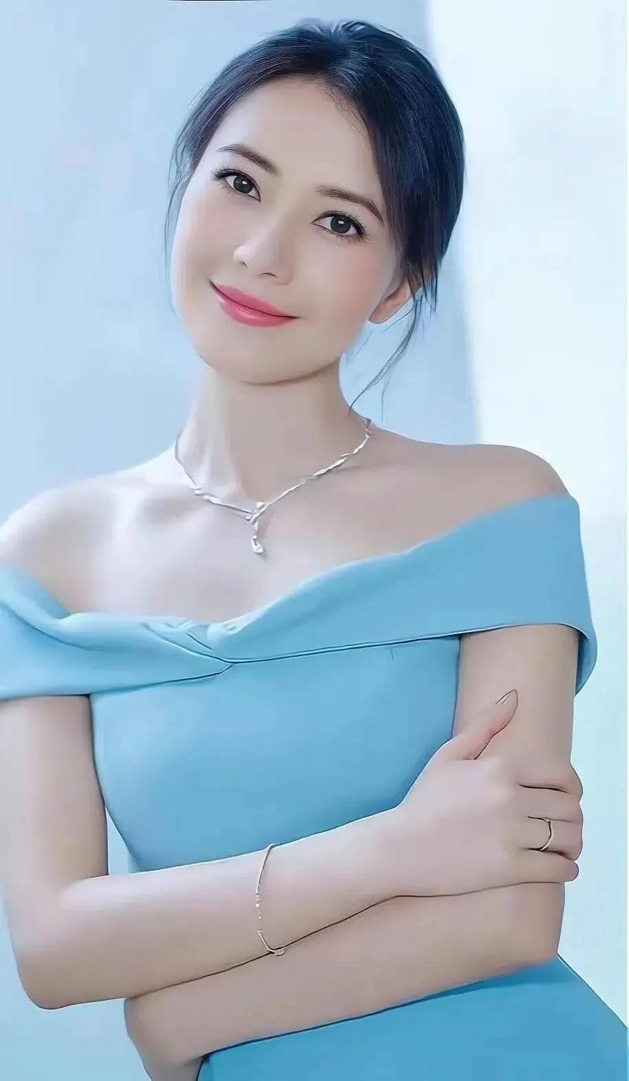 我觉得高圆圆的美是清新脱俗