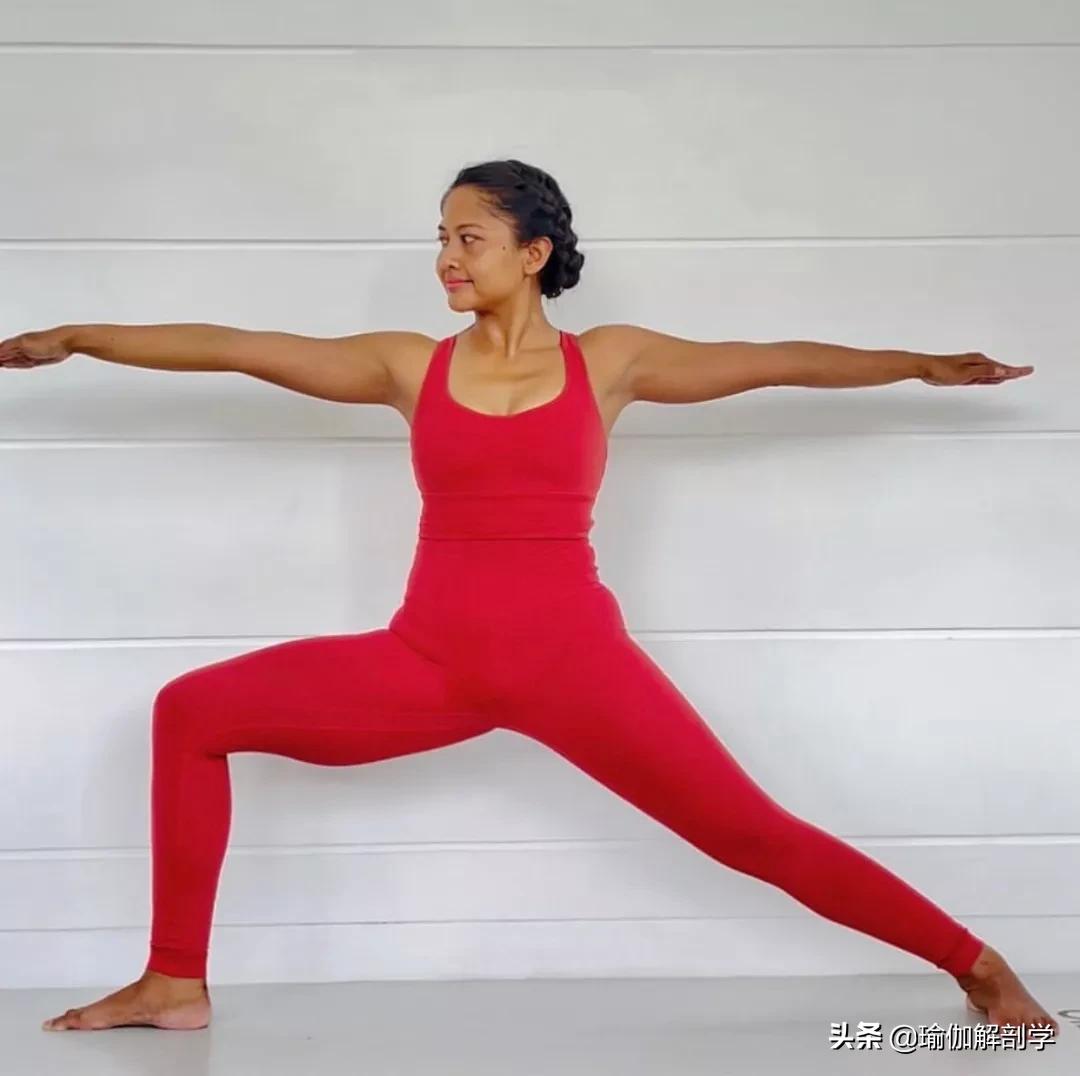 简单瑜伽动作(8个简单的瑜伽体式，加强盆腔血液循环，提升女性能量)