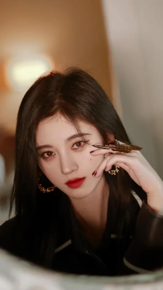 鞠婧祎：甜美靓丽，天生丽质