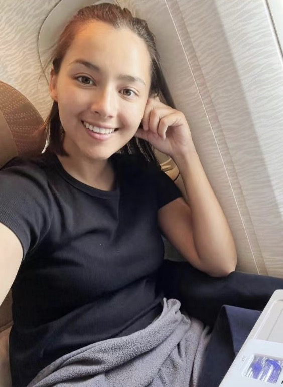 打拳击比赛(港姐冠军谢嘉怡参加拳击比赛，被对方打至流鼻血，画面惹人心疼)
