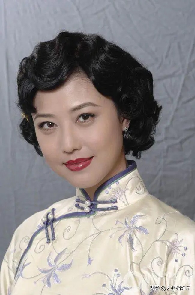 当tvb女星撞戏服:蔡少芬输给叶璇,36岁关咏荷却赢了25岁的杨怡