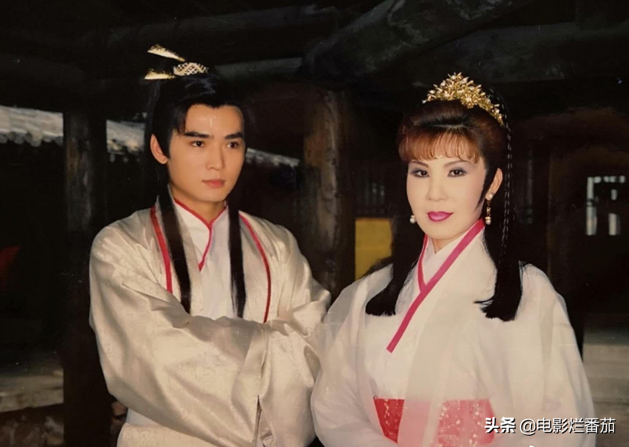 被全网骂了二十多年的西门大妈，与男神演亲密戏，黯然退圈之谜