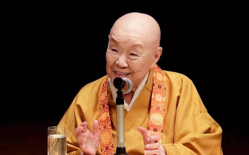 日本99岁尼姑，喝酒吃肉，一生风流，成为偶像觉得愧对中国