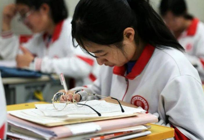 考上985、211大学有多不容易？班主任给出答案，底层父母很心酸