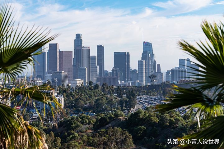 美国著名街球场(洛杉矶的东西贵，是富人和名人生活的地方，洛杉矶是个怎样的地方)