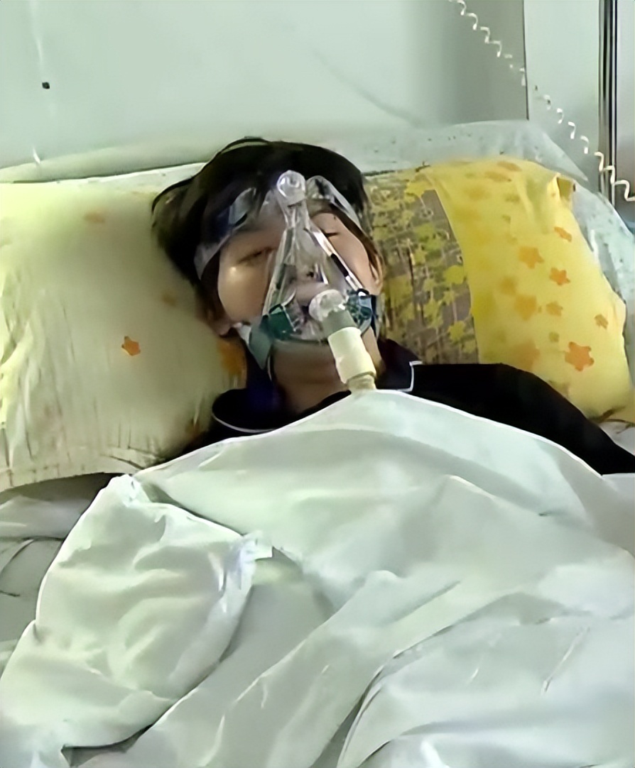 2017年女孩生命仅剩几小时，父亲含泪请求母亲相见，母亲：没必要