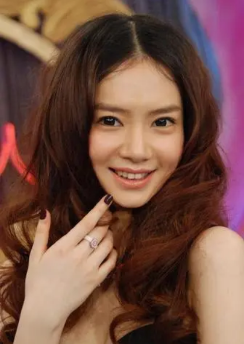 大眼睛、双眼皮才是真美女？这些单眼皮女星不挨那一刀照样好看