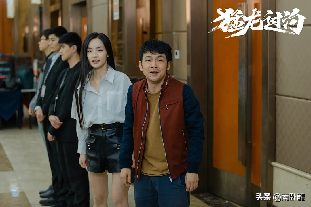 《猛龙过沟》上映，周云鹏千里送表，一言难尽的喜剧片