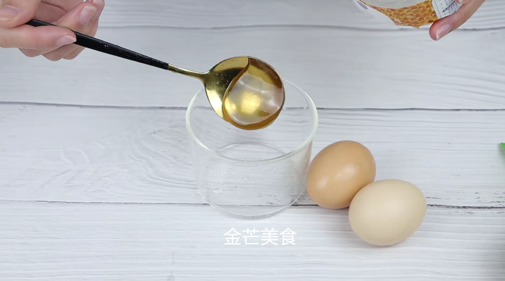 手上褶皱越来越多？教你一个简单好用的小方法，简单实用又省钱