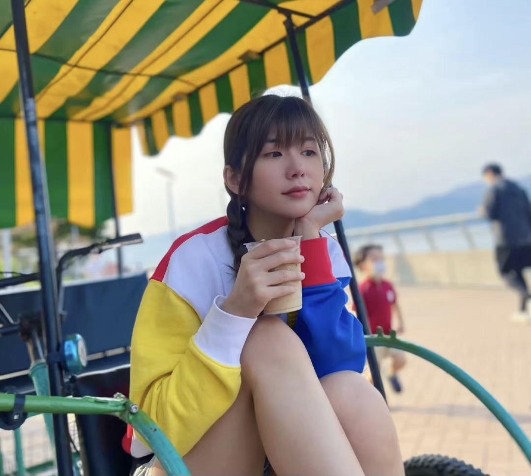 恭喜！新一代女神正式签约TVB成“亲生女”，长相甜美演技不尴尬